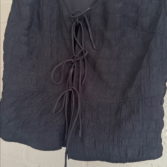 YLLW Tatum Bubble Tie Vest Black textured medium lined - Picture 3 of 5